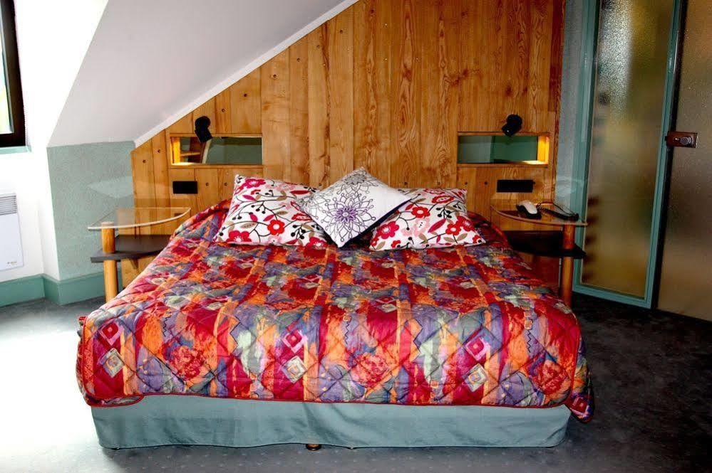 Logis Du Barrez Hotel 3*